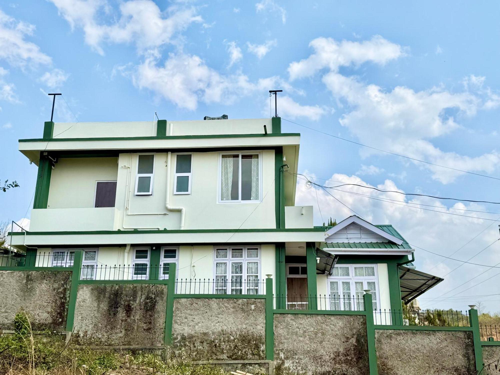 Yepplo Holiday Home - Complimentary Breakfast - 24 Hrs Caretaker & Power Backup Shillong Eksteriør bilde
